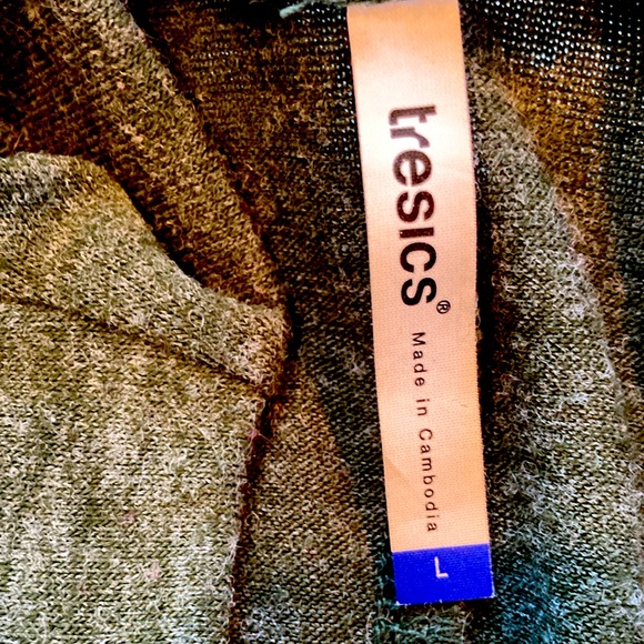 NWOT - Tresics mock turtle neck pullover. Size Large. - Picture 10 of 10